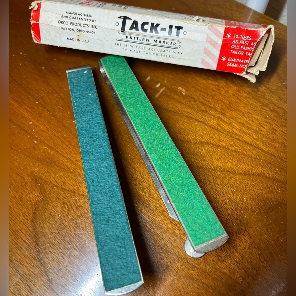 “Tack It” Pattern Markers (Set of 2) - Picture 2 of 6